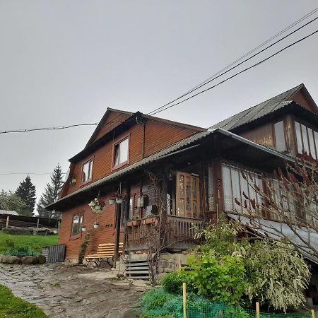 Hotel Na Gorbochku U Natali à Vorokhta Extérieur photo