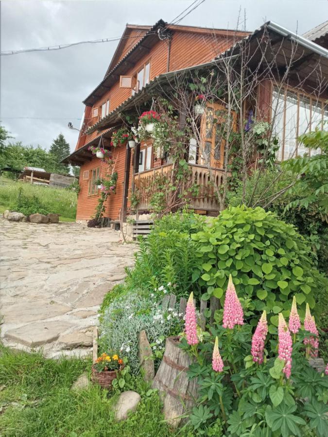 Hotel Na Gorbochku U Natali à Vorokhta Extérieur photo