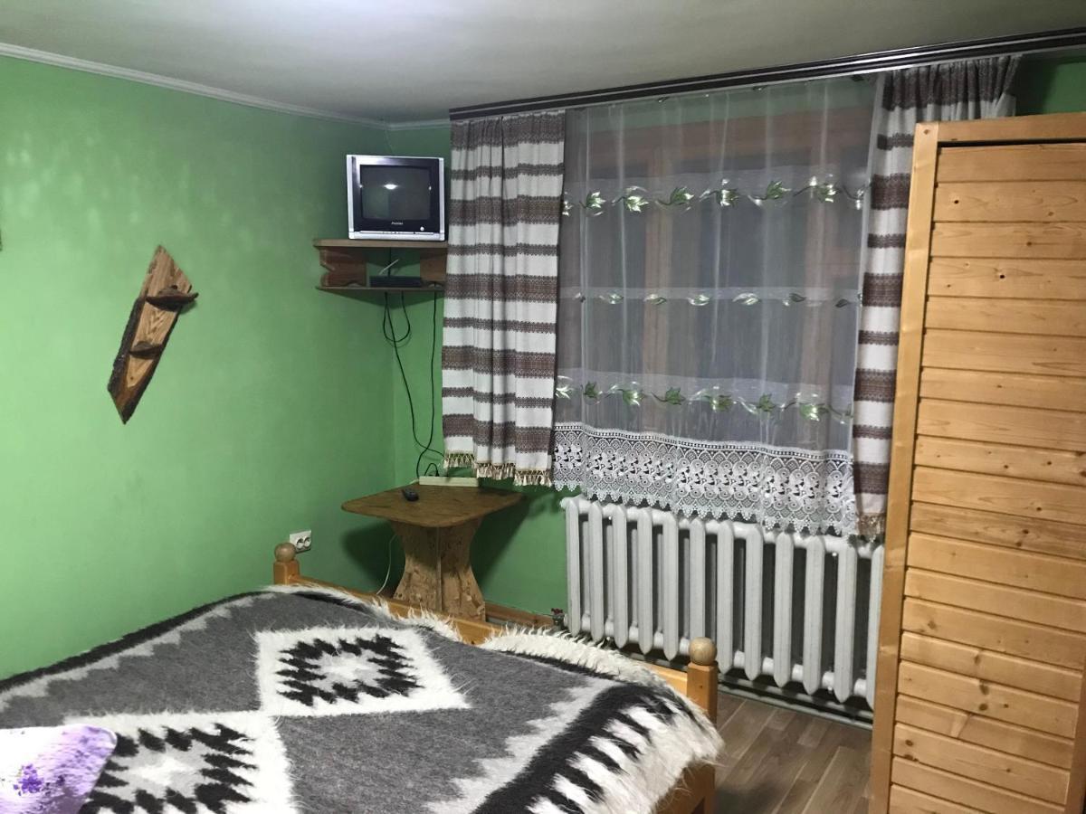 Hotel Na Gorbochku U Natali à Vorokhta Extérieur photo