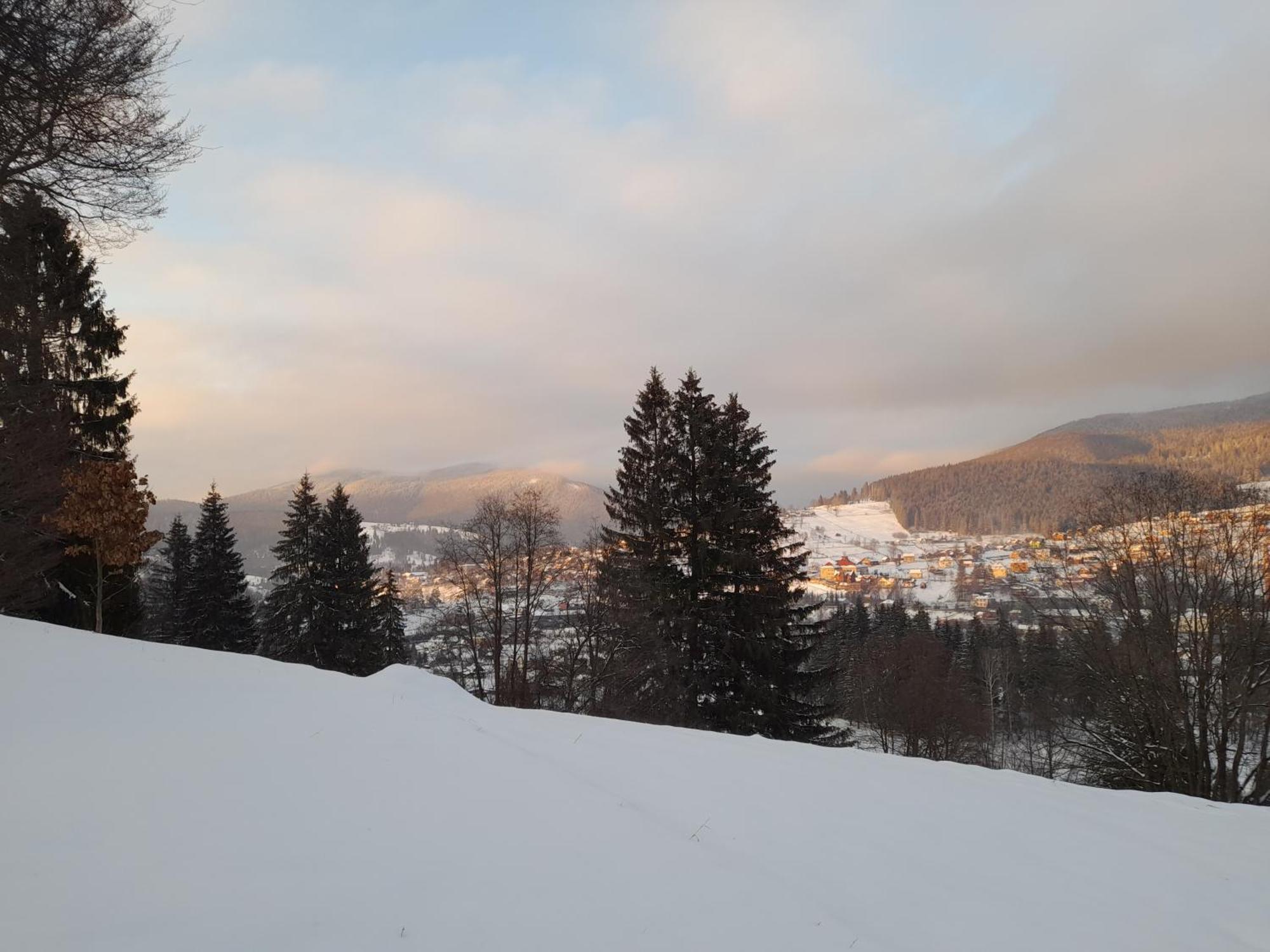 Hotel Na Gorbochku U Natali à Vorokhta Chambre photo