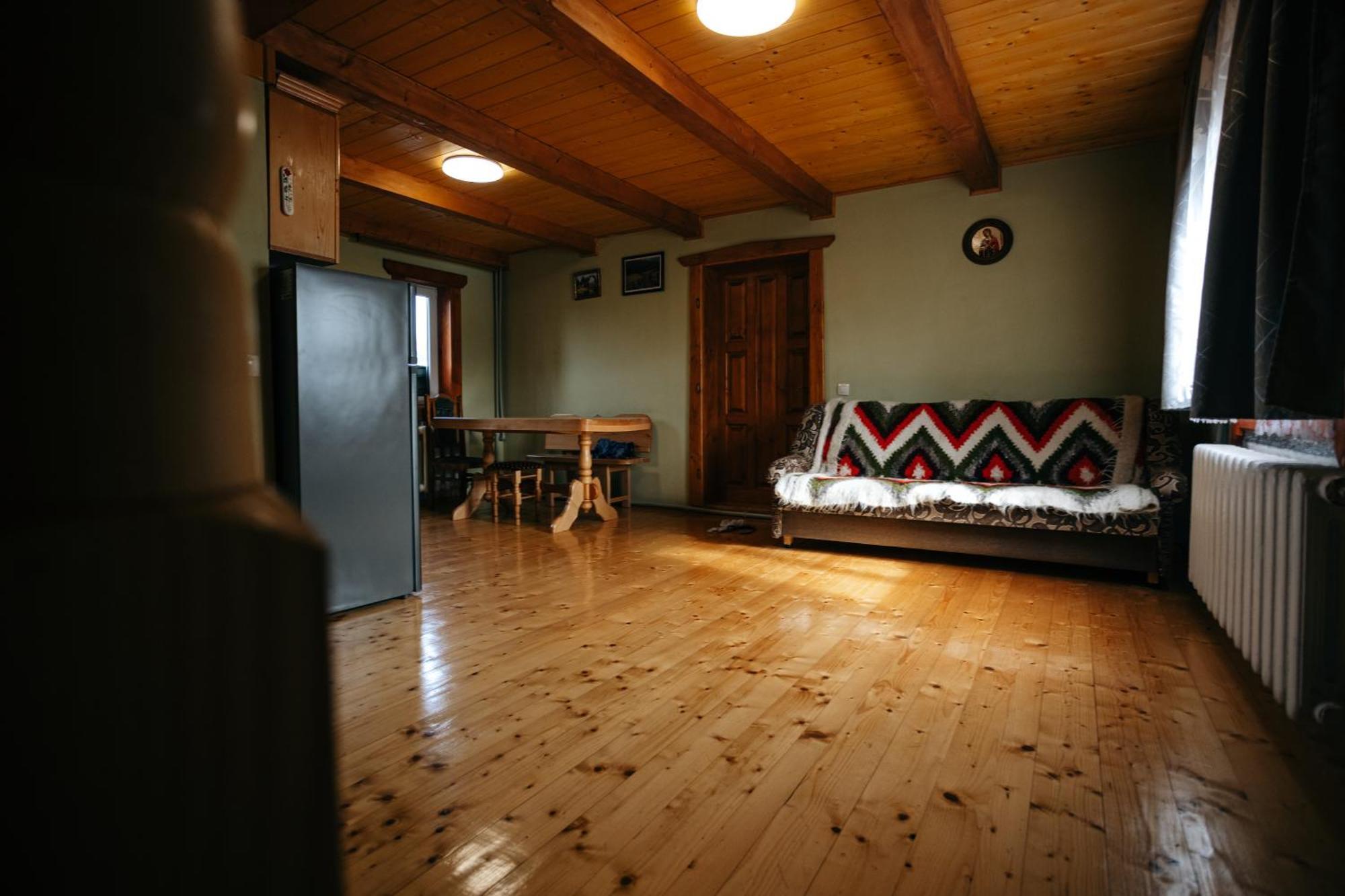 Hotel Na Gorbochku U Natali à Vorokhta Chambre photo