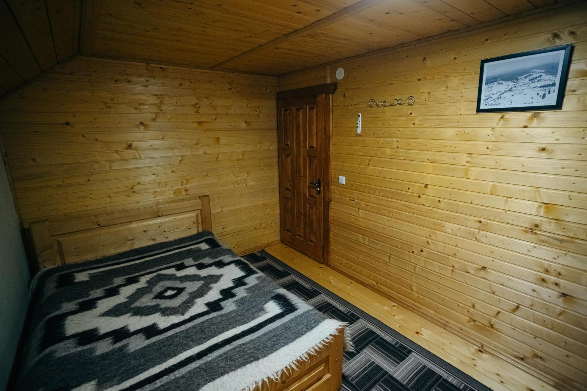 Hotel Na Gorbochku U Natali à Vorokhta Chambre photo