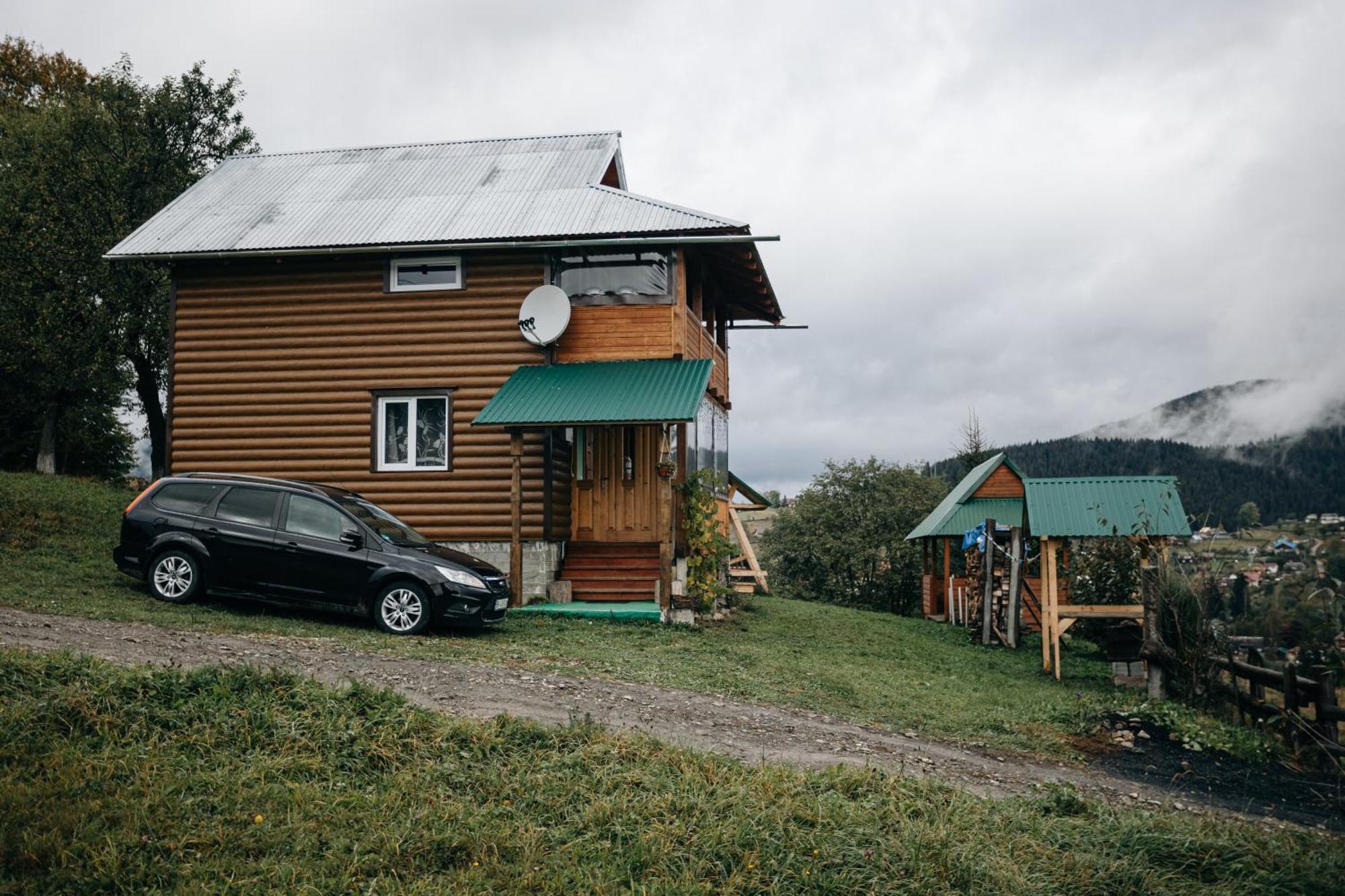 Hotel Na Gorbochku U Natali à Vorokhta Chambre photo